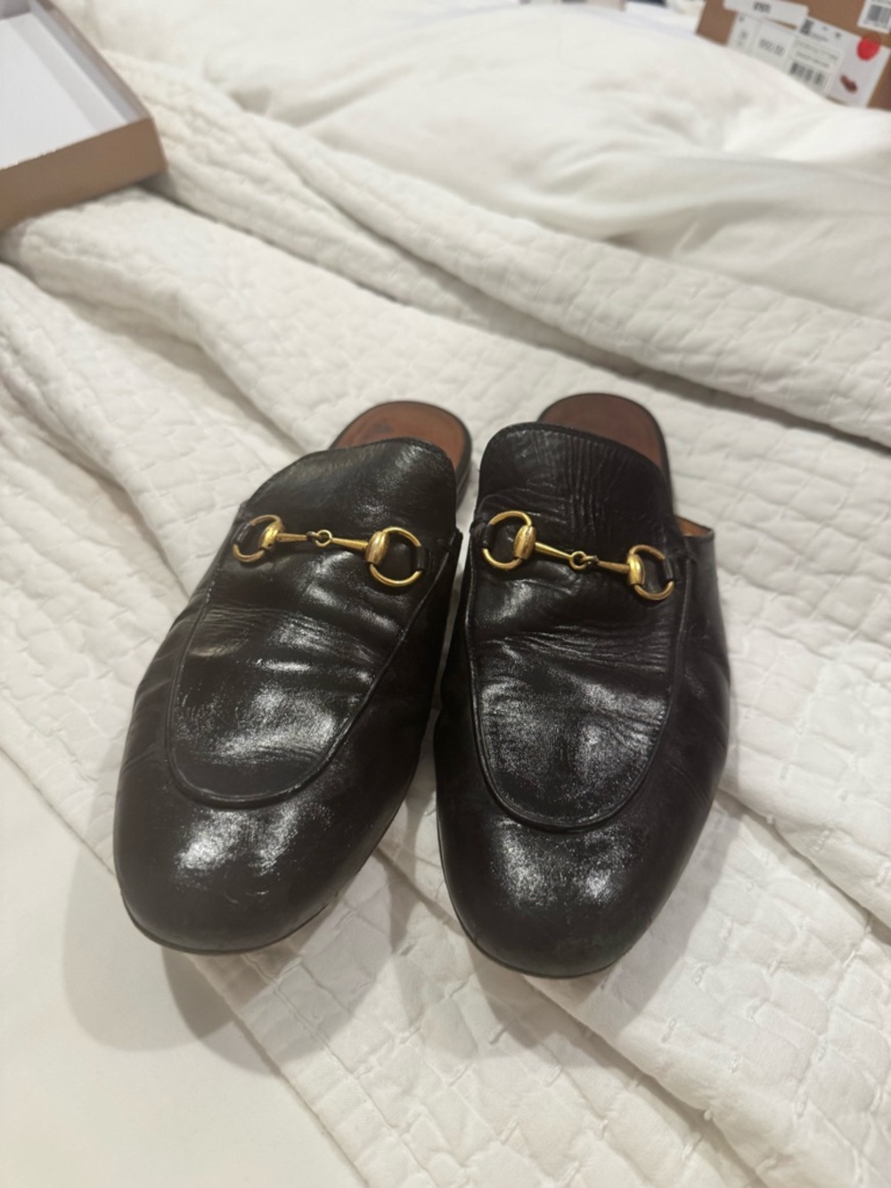 Gucci Brown Leather Slide with Embossed Logo - Picture 2 of 3